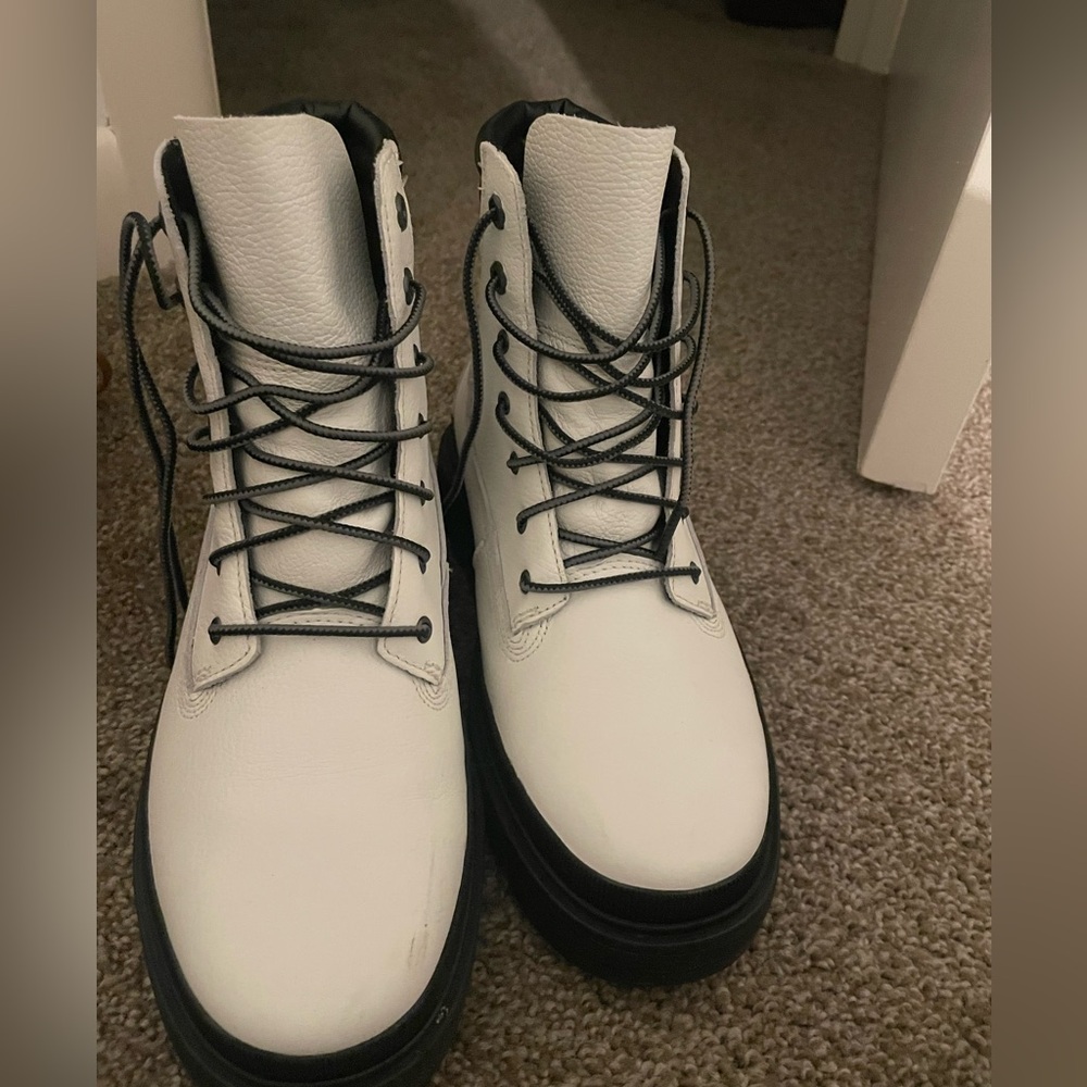 Barely worn white timberland boots